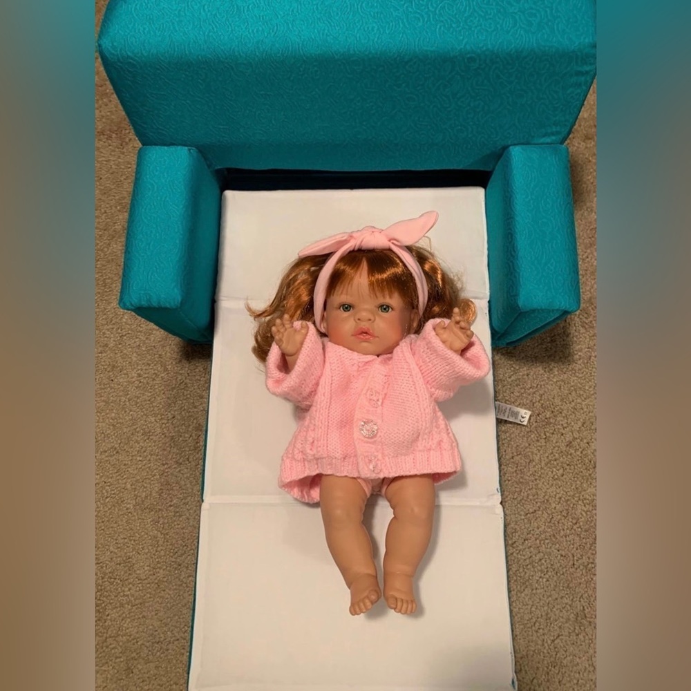 SOLD ON Ⓜ️- Retired American Girl Maryellen’s Sofa Bed